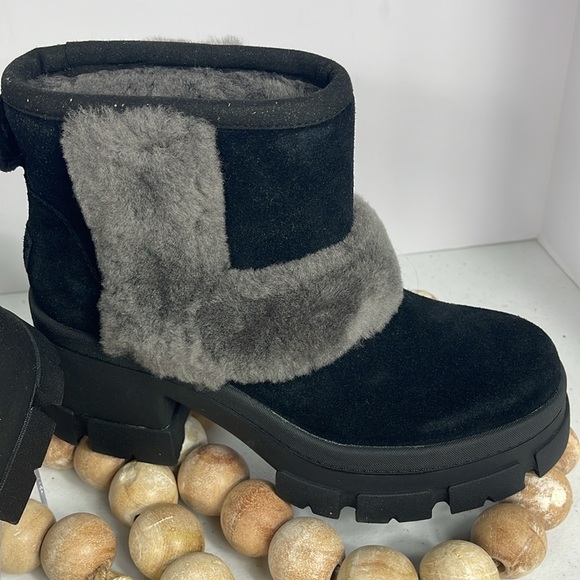 UGG Brooklyn Sunburst Heeled Boot Black Sz 9 heel 3in NIB - Picture 3 of 11